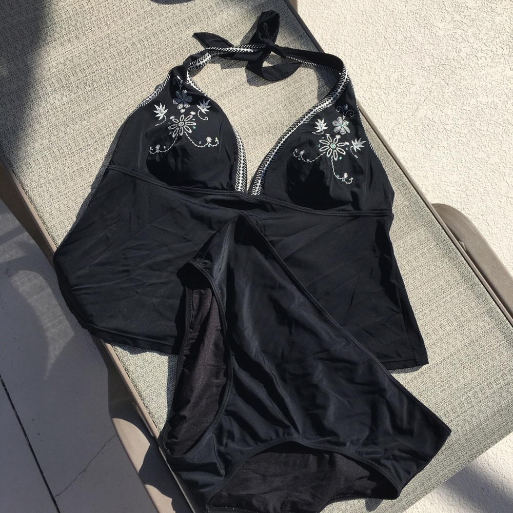Beautiful, unique swim set. Plus size